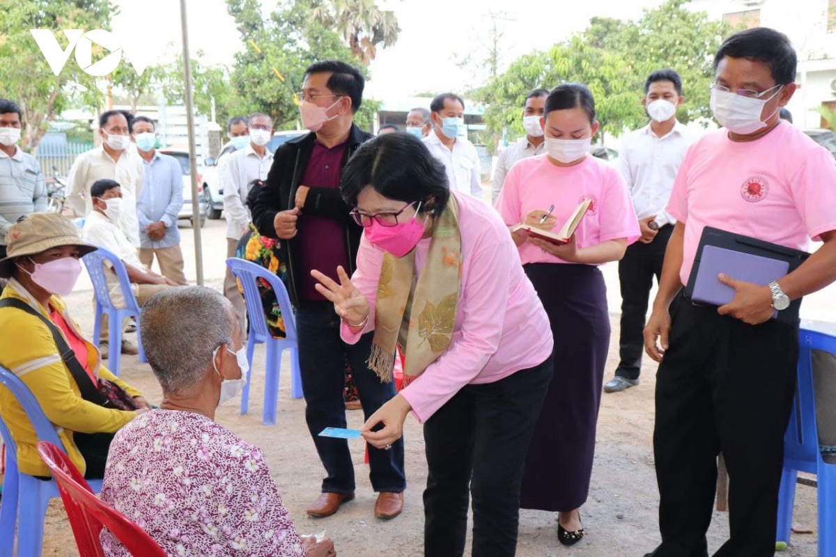 Campuchia đưa ra biện pháp cứng rắn đẩy mạnh tiêm chủng vaccine ngừa Covid-19
